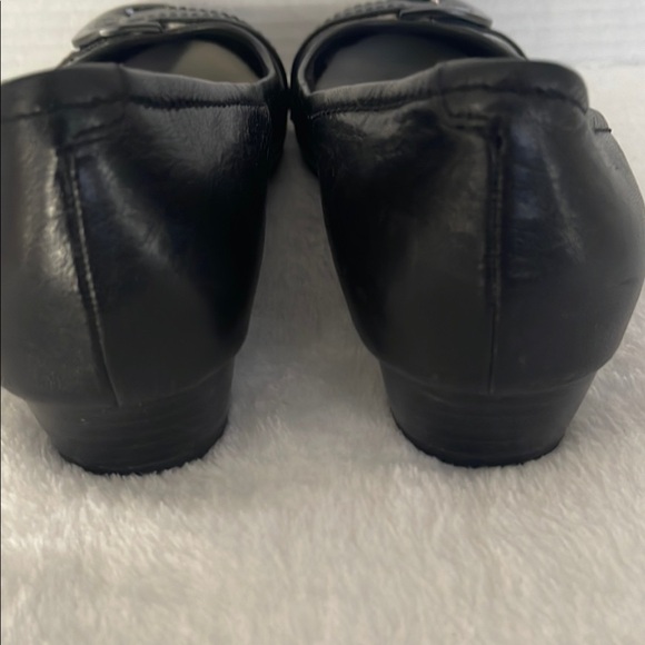 Anne Klein Black Flats with Textured Fabric and Bow Accent - Picture 6 of 8